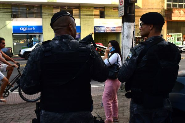Operação policial escolta grande carga de dinheiro para o Centro de Vitória por Fernando Madeira