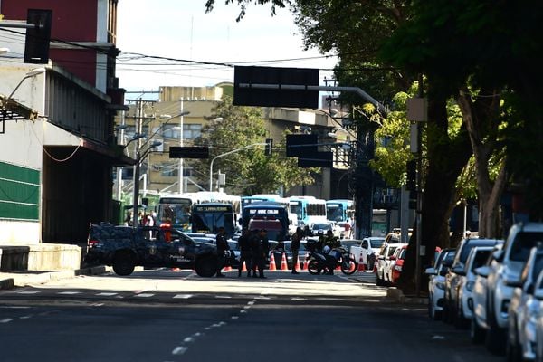 Operação policial escolta grande carga de dinheiro para o Centro de Vitória por Fernando Madeira