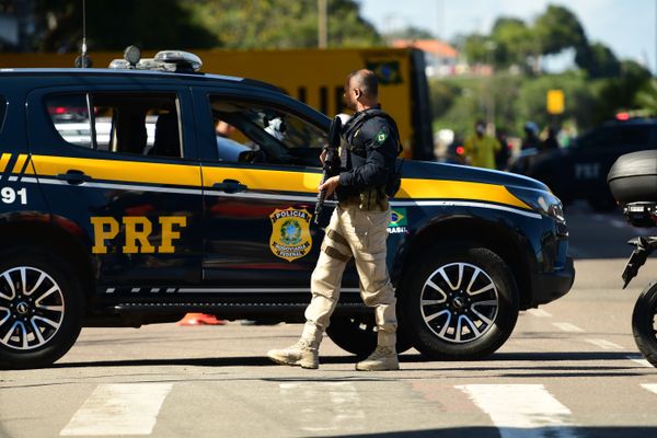 Operação policial escolta grande carga de dinheiro para o Centro de Vitória por Fernando Madeira