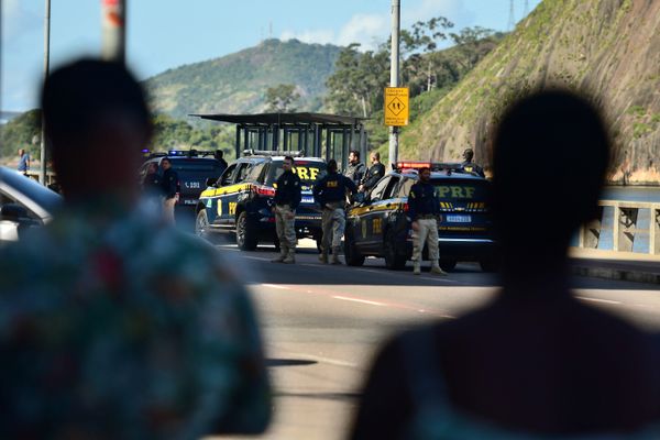 Operação policial escolta grande carga de dinheiro para o Centro de Vitória por Fernando Madeira