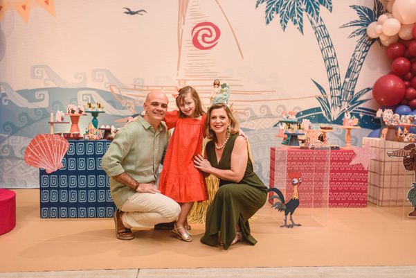 Os pais Guilherme Brunoro e Julia Margoto receberam no cerimonial Vila Pindô, no Bairro de Fátima, para comemorar os 6 anos da filha Helena, que escolheu como tema da festa a princesa da Disney Moana