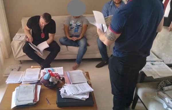 Polícia Civil analisou documentos falsos utilizados por pai e filho