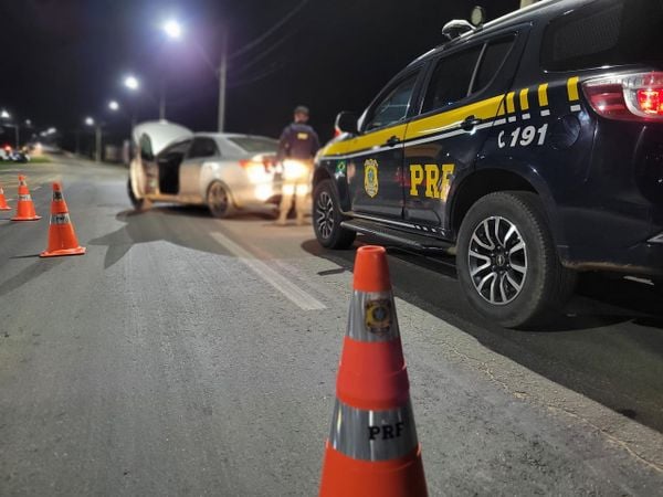 Após festa, homem alcoolizado dirige carro roubado e acaba preso pela PRF em Baixo Guandu