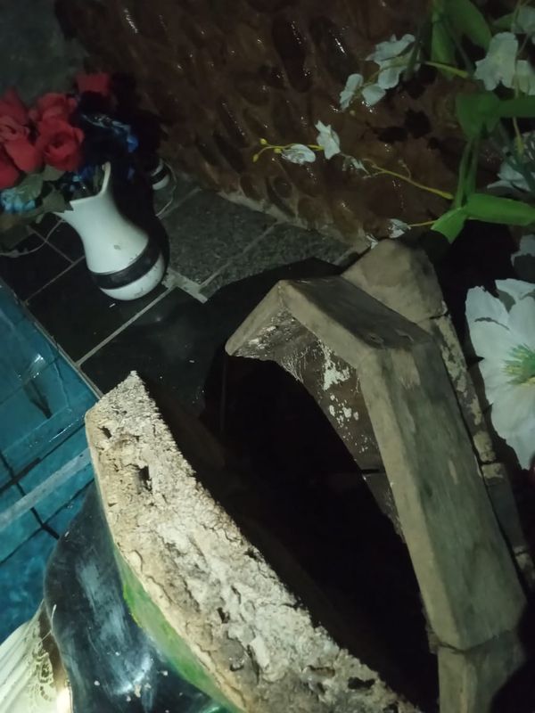 Imagens de santos em gruta são quebradas em Muniz Freire  por Leitor| A Gazeta 