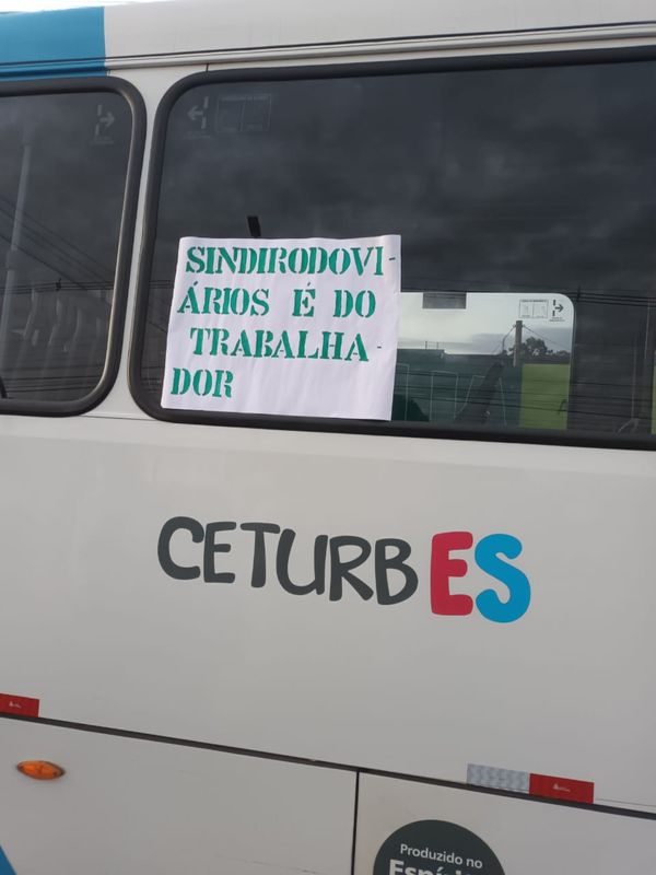 Manifestação de rodoviários fecha trânsito na Serra por Leitor A Gazeta