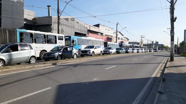 Motoristas ficam mais de uma hora presos em trânsito após manifestação na Serra por Felipe Sena