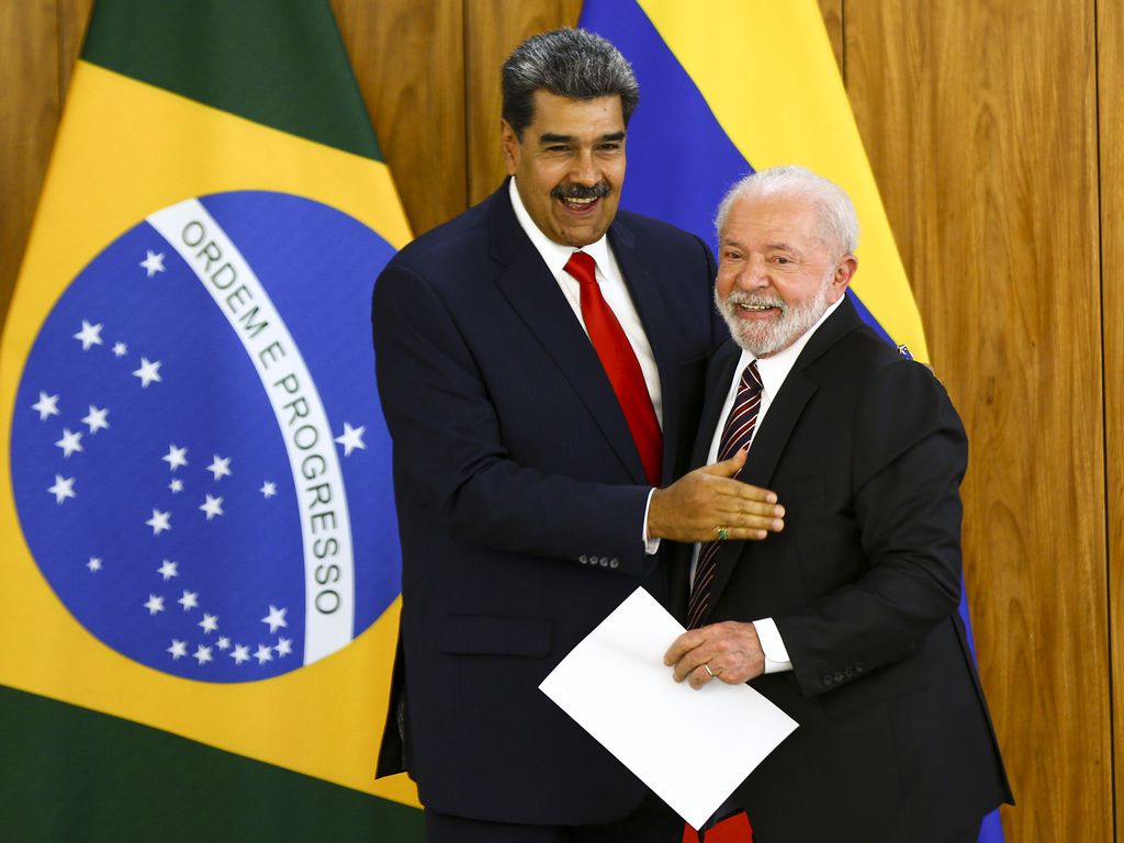 Petista destaca oportunidade de 'reviver política externa séria' com a visita do presidente venezuelano, que voltou ao Brasil após 8 anos