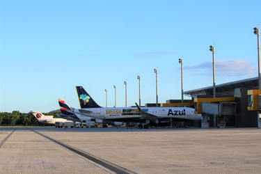 A mudança se deve a restrições de capacidade operacional impostas no Aeroporto Santos Dumont (RJ); outras cidades também serão afetadas