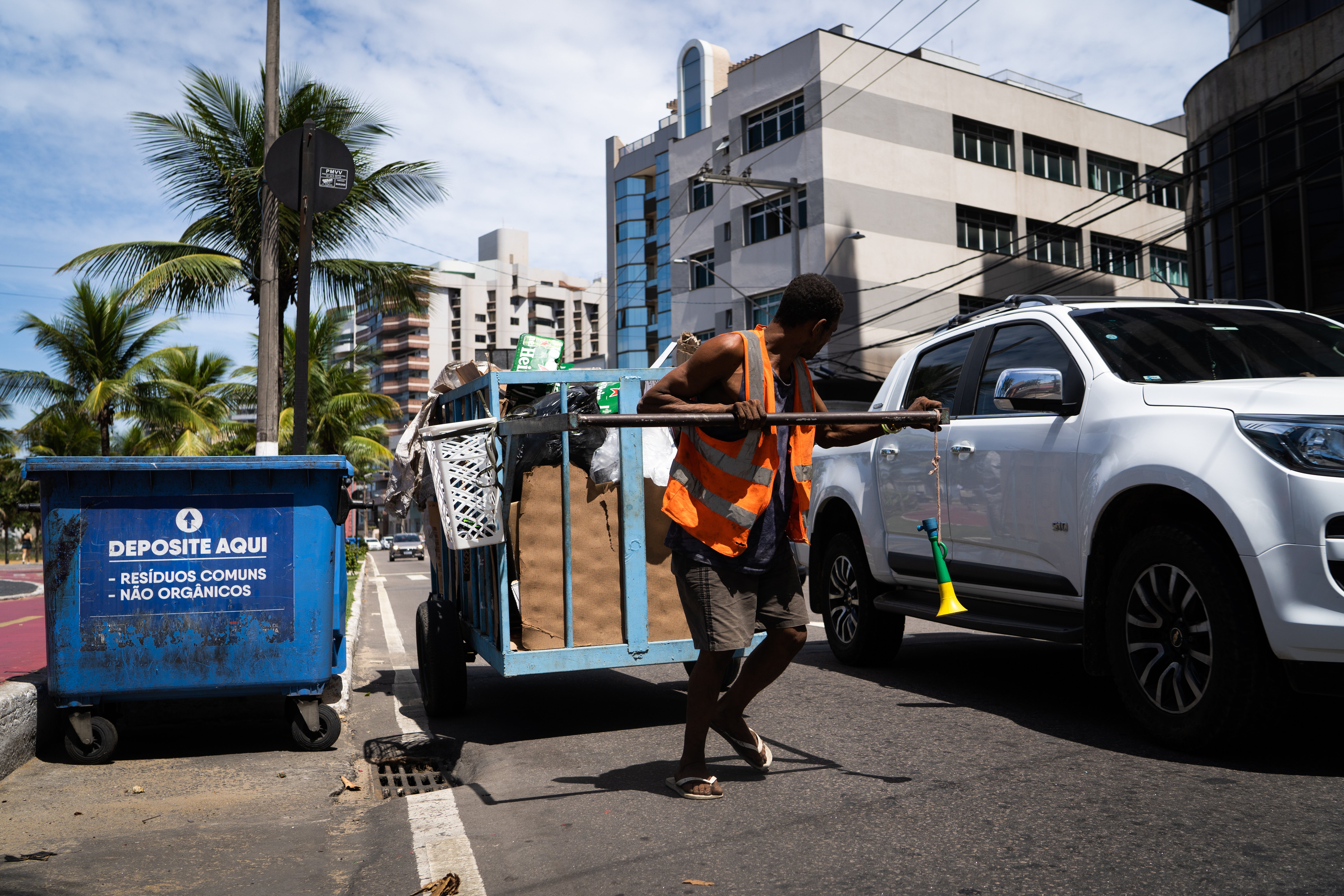 Lei proíbe catadores de recicláveis de circularem na orla e próximo a terminais de Vila Velha