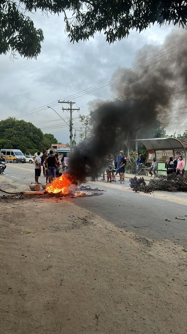 Manifestação na altura da Aldeia de Irajá, na Rodovia Primo Bitti, em Aracruz