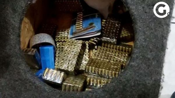 O material estava escondido dentro de uma caixa de som
