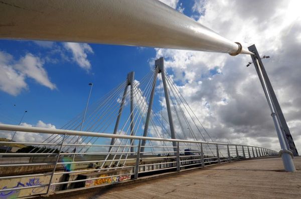 Ponte da Passagem por Elizabeth Nader