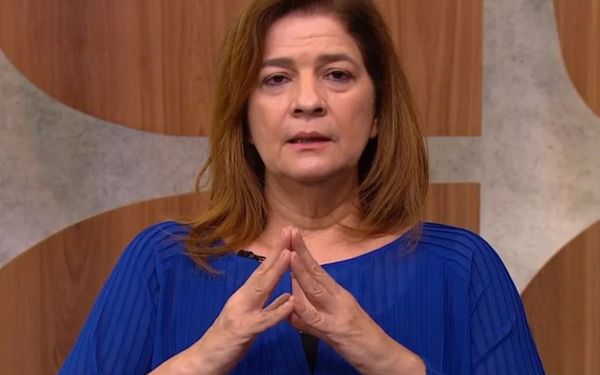 Delis Ortiz em comentário na GloboNews; ela levou um soco no peito em coletiva em Brasília ... - Leia mais em https://noticiasdatv.uol.com.br/noticia/televisao/no-jn-globo-repudia-agressao-a-reporter-em-coletiva-com-maduro-video-103340?cpid=txt