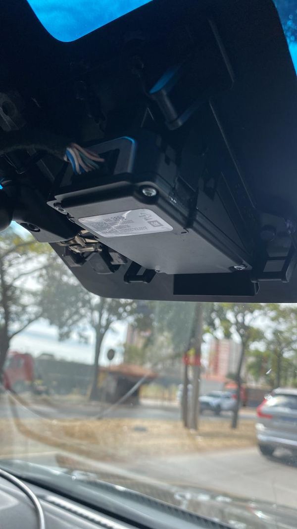 O Adas ADAS usa sensores e câmeras para detectar veículos, ciclistas, pedestres e outros objetos presentes no trânsito ao redor do automóvel