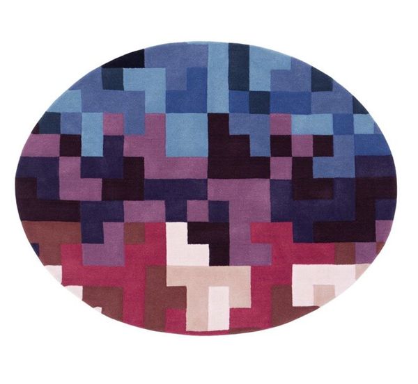 Ao entrelaçar elementos de diferentes inspirações, Camila Bigliani assina o tapete Skypixel City, que materializa o encontro do jogo com a ideia de arte digital que remete ao pixel de computador.  por By Kamy/Divulgação