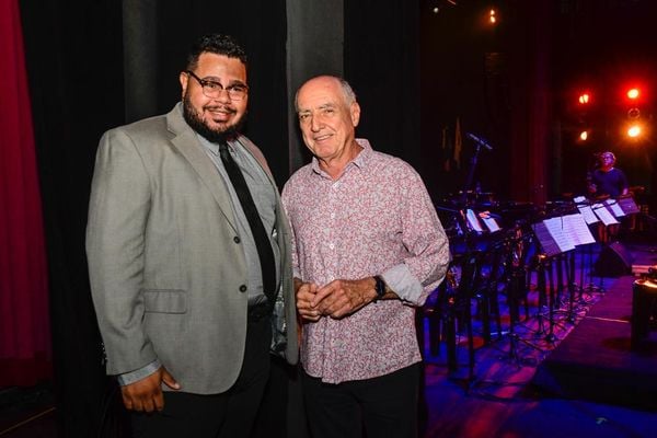 Os maestros Eduardo Lucas e Nelson Ayres no concerto Vale Música Jazz Band convida Nelson Ayres, realizado na noite desta quarta-feira, no Teatro Universitário