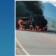 Imagem - Moto e carreta pegam fogo após acidente em Ecoporanga