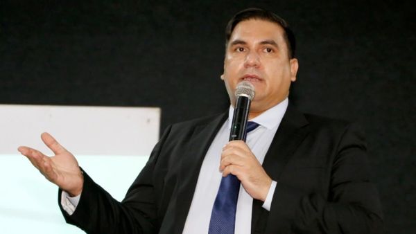 Alexsander Moreira, funcionário do Ministério da Educação ( MEC ) e um dos alvos da Polícia Federal na Operação Hefesto , foi exonerado pelo governo Lula nesta segunda-feira (5)