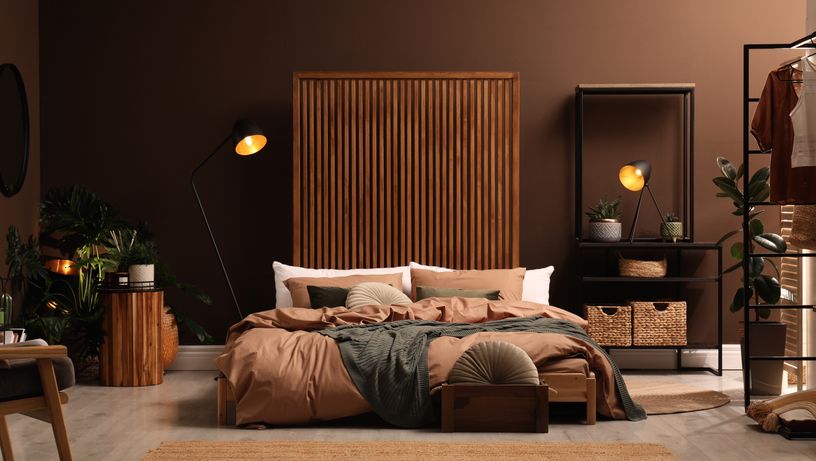 Quarto em tons terrosos