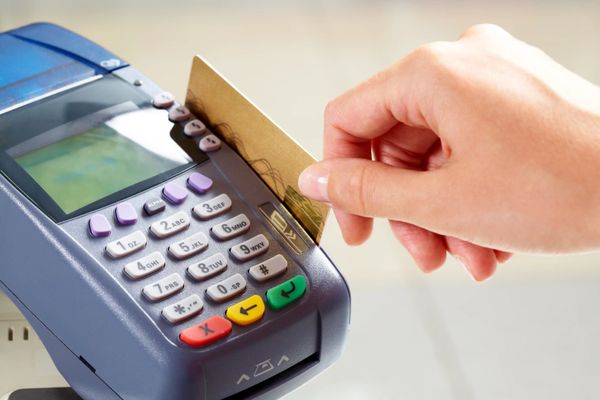 A consumidora alegou na Justiça que não tinha recursos para pagar a fatura do cartão de crédito