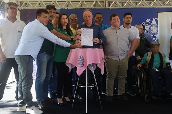 Assinatura que formaliza compromisso da Petrobras com as obras em Guarapari