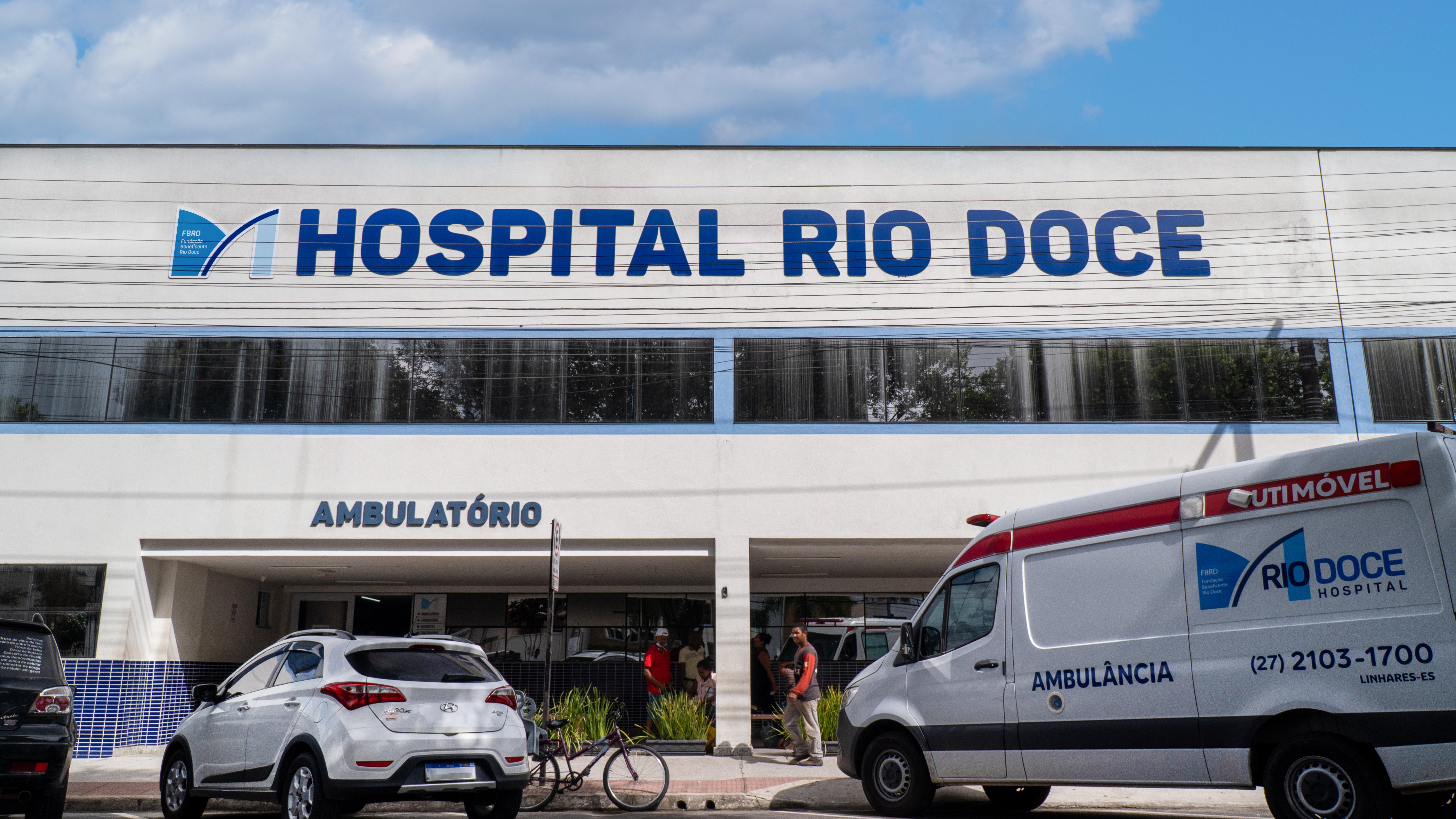 Vítima de 46 anos está em estado grave, internada na UTI do Hospital Rio Doce, na mesma cidade; crime ocorreu na noite de domingo (12)