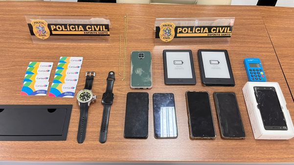 Materiais apreendidos com o casal