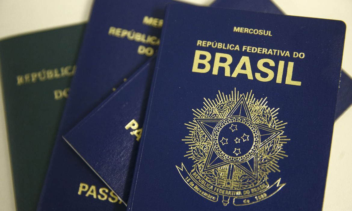 Maior tempo de espera para visto de turista ocorre em São Paulo; no caso da emissão para estudo ou trabalho, processo geralmente é mais rápido