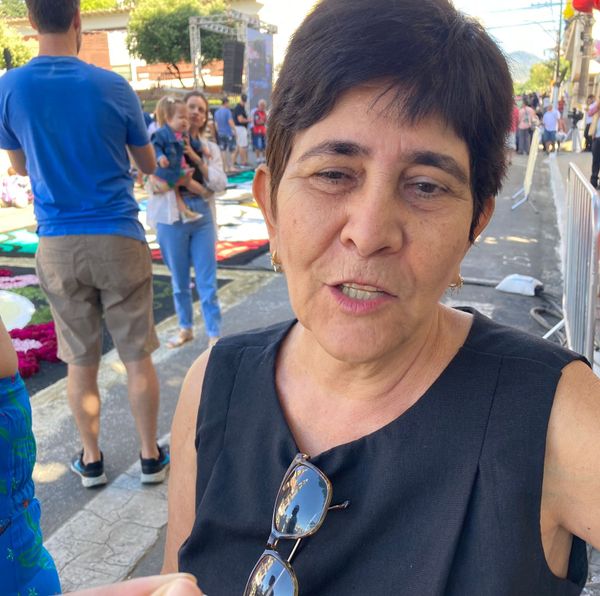 Ana Lúcia Moschini, que define a festa como um pedaço de quem ela é por Sara de Oliveira