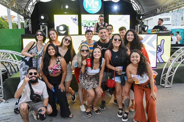 Galera começou a chegar ao Rock da Tarde por volta das 14h desta quinta por Arthur Louzada