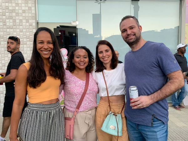 Klesia Madeira, Lilian Gasparelli, Patrícia Bernardes e Vinicius Cutini trabalham em Alegre e curtem o Rock da Tarde por Beatriz Heleodoro