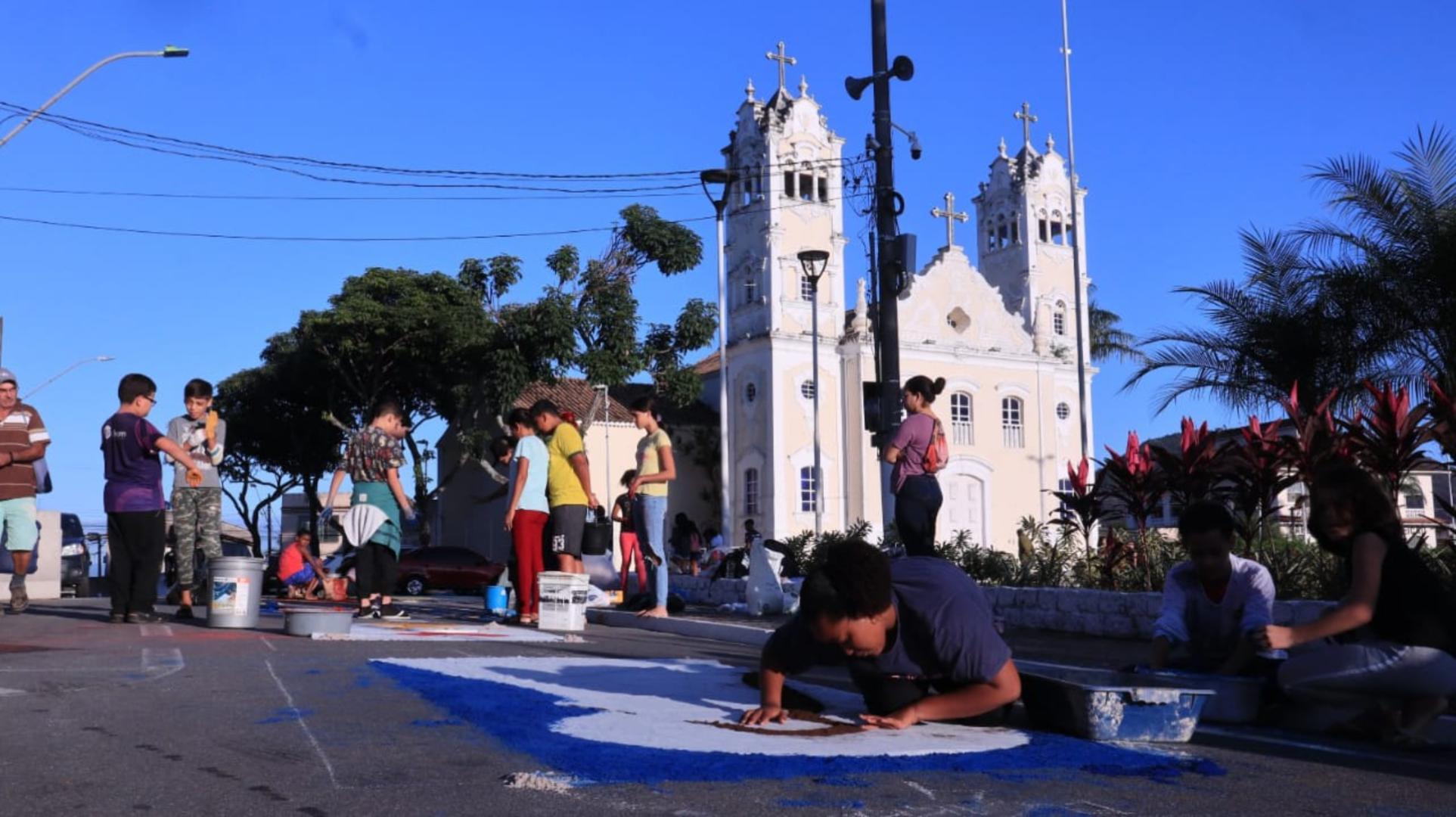 Moradores se dedicam a tapetes de Corpus Christi na Grande Vitoria