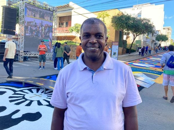 Sebastião Carlos é servente de obras e, nesta quinta-feira (8), largou tudo para participar da tradição pela terceira vez por Sara de Oliveira 