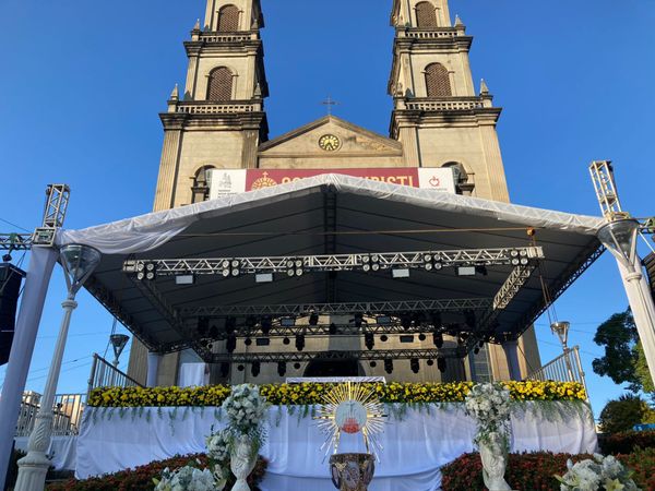Tapetes de Corpus Christi enfeitam as ruas de Castelo, no Sul do ES por Sara Oliveira