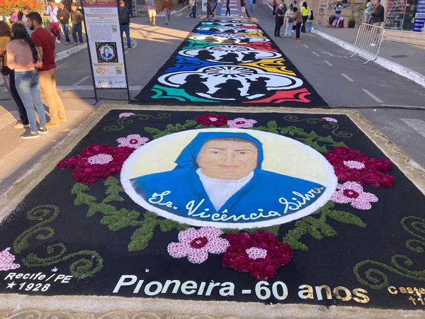 Tapetes de Corpus Christi enfeitam as ruas de Castelo, no Sul do ES por Sara Oliveira