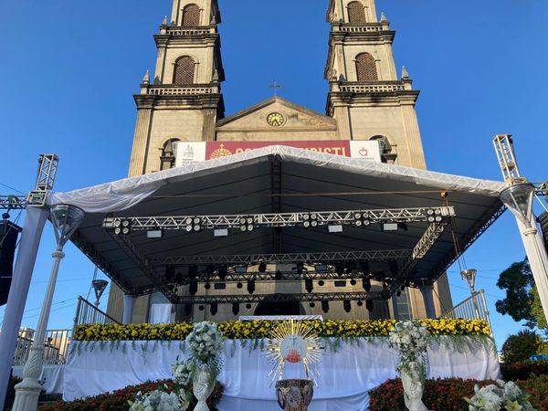 Tapetes de Corpus Christi enfeitam as ruas de Castelo, no Sul do ES por Sara Oliveira