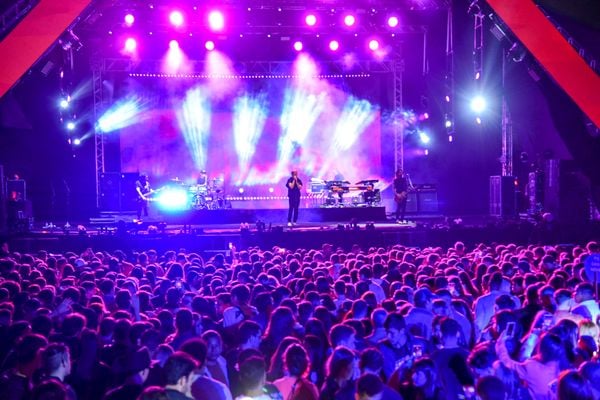 Primeira noite do Festival de Alegre é marcada por muito piseiro, sofrência e funk por Arthur Louzada