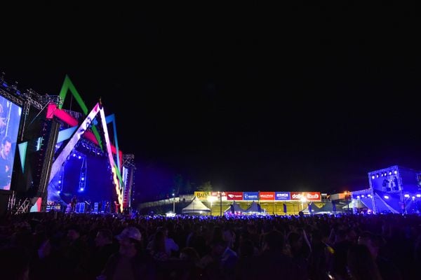 Primeira noite do Festival de Alegre é marcada por muito piseiro, sofrência e funk por Arthur Louzada