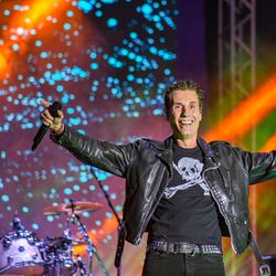 Capital Inicial canta sucessos de 40 anos de carreira no último dia do Festival de Alegre