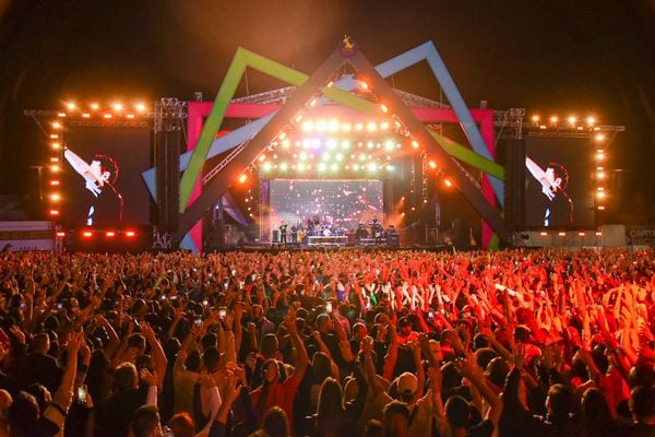 Capital Inicial canta sucessos de 40 anos de carreira no último dia do Festival de Alegre