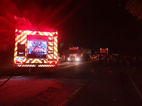 Acidente foi na noite desta segunda-feira (12)