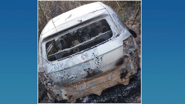Veículo encontrado em canavial após ter sido incendiado em Linhares