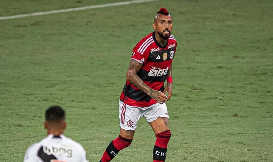 Chileno anunciou ao jornal 'La Tercera' que vai deixar o Flamengo no fim de dezembro, quando acaba seu contrato. A vontade do jogador, como ele mesmo já disse em outra ocasião, seria vestir a camisa do Colo-Colo