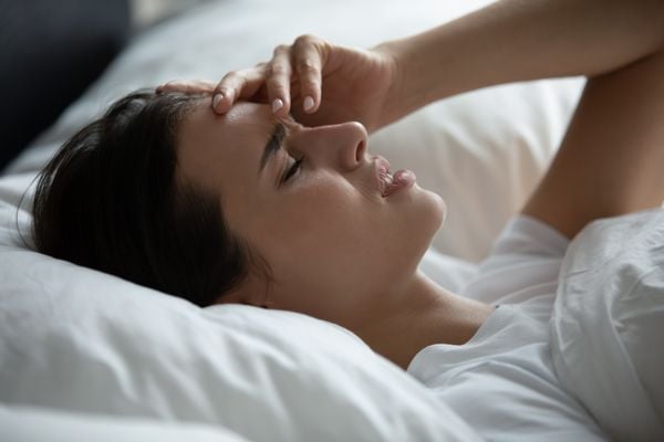 Febre maculosa: febre alta e dor no corpo são alguns dos sintomas