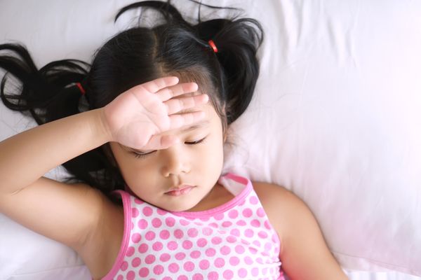 Meningite: dor de cabeça é um dos sintomas
