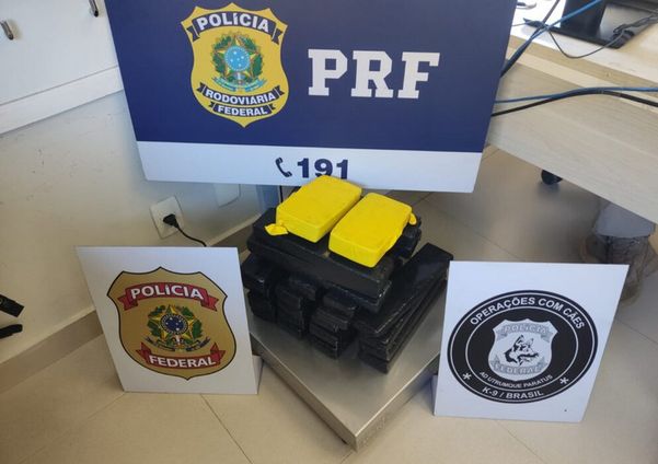 PRF apreende drogas escondidas em ônibus com destino ao ES