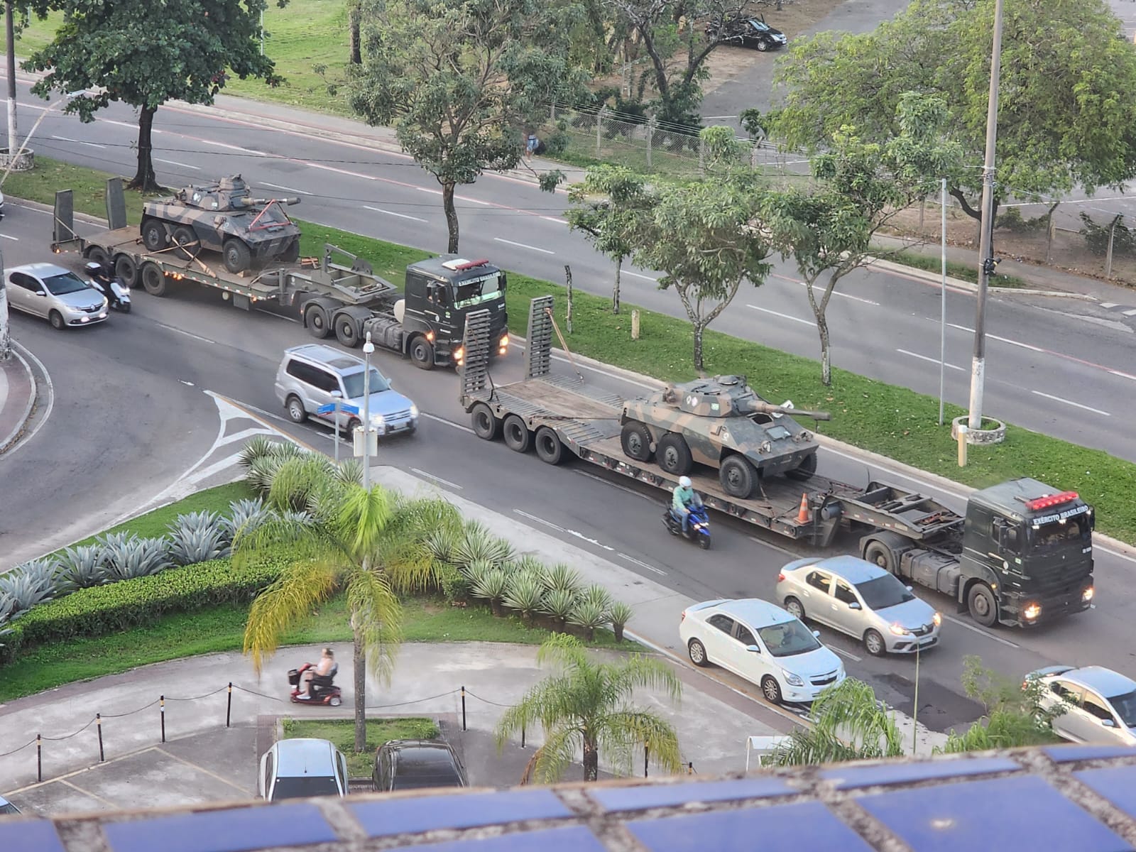 COMBOIO DO EXÉRCITO BRASILEIRO É ATACADO