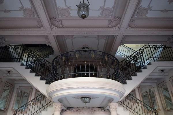 Início das obras de restauração do Teatro Carlos Gomes por Fernando Madeira