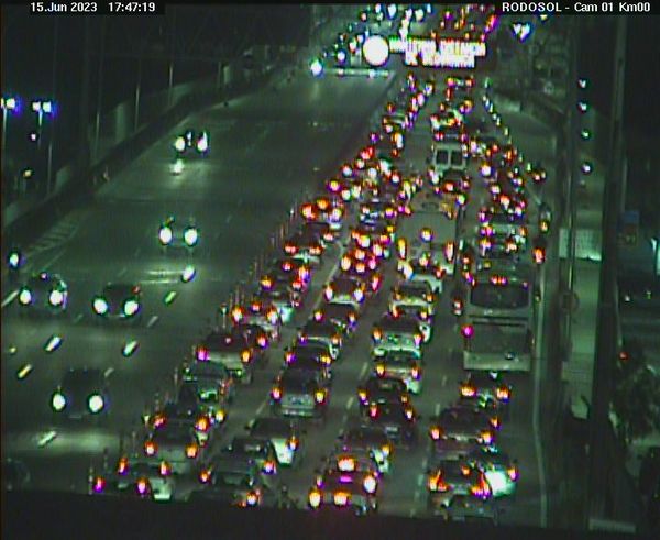 Trânsito na Terceira Ponte poucos minutos após passagem do comboio