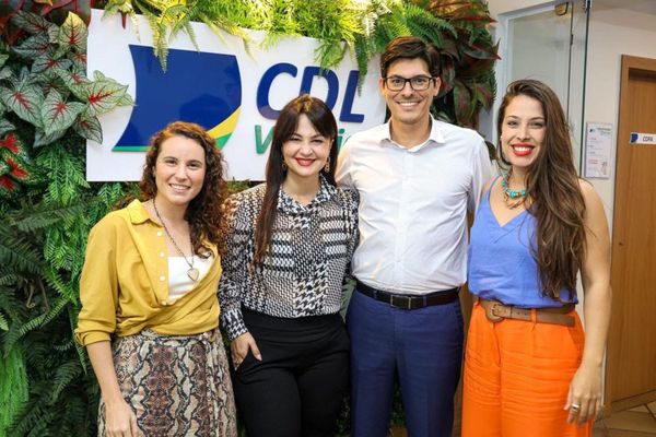 Juliana Silveira (Vice-presidente da CDL Jovem), Mayka Schneider (Palestrante da noite), Mazinho Dos Anjos (Deputado Estadual pelo ES) e Chris Badke (Presidente da CDL Jovem)